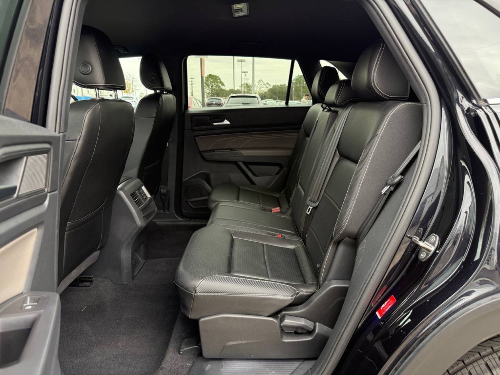 2023 Volkswagen Atlas Cross Sport Image 32