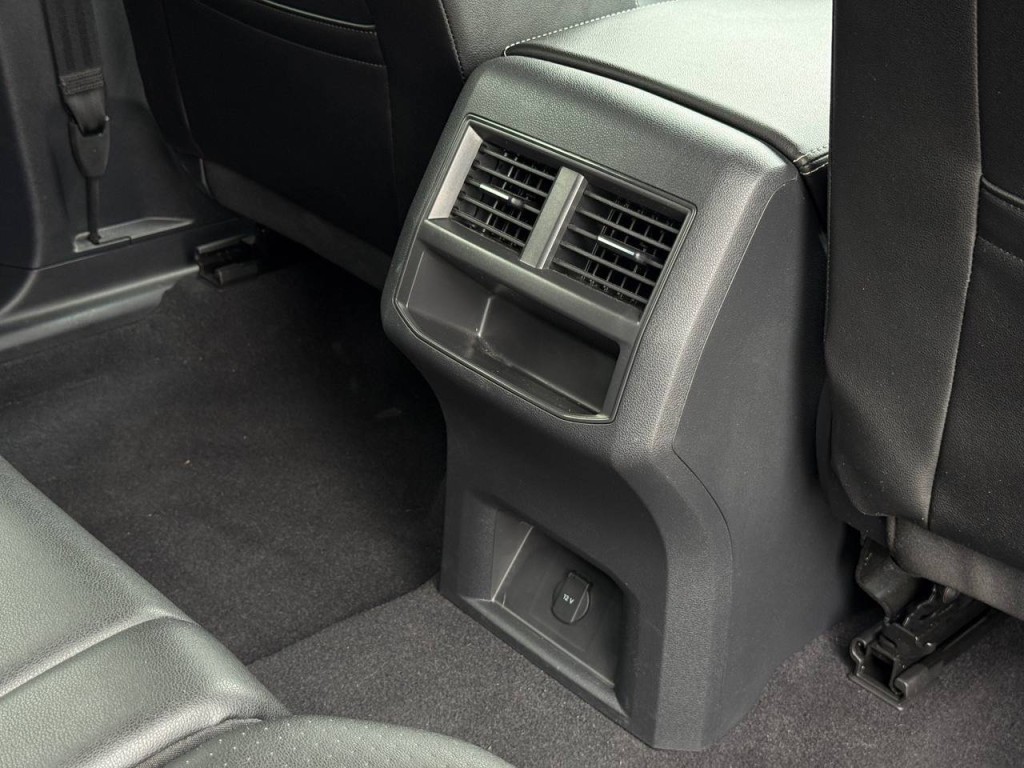 2023 Volkswagen Atlas Cross Sport Image 33