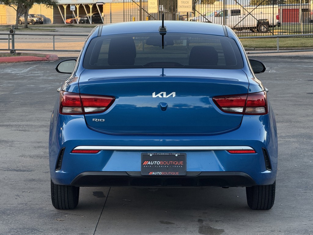 2022 Kia Rio Image 8