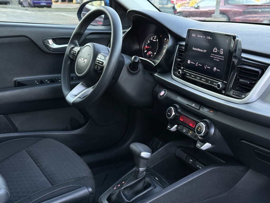 2022 Kia Rio Image 12