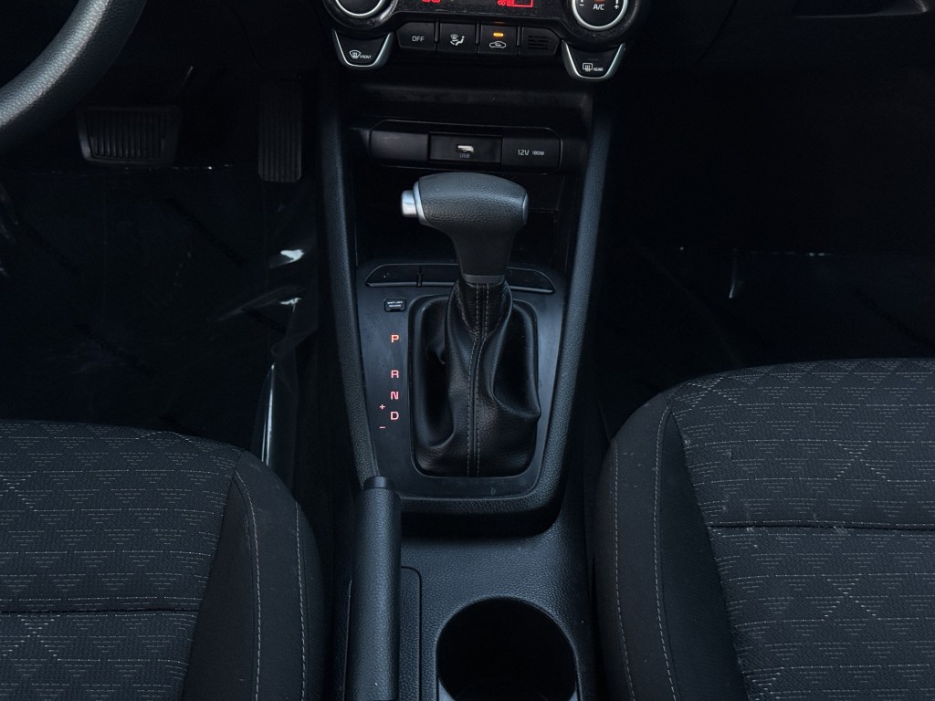 2022 Kia Rio Image 21