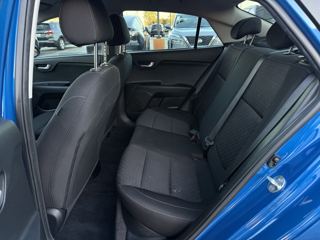 2022 Kia Rio Image 27