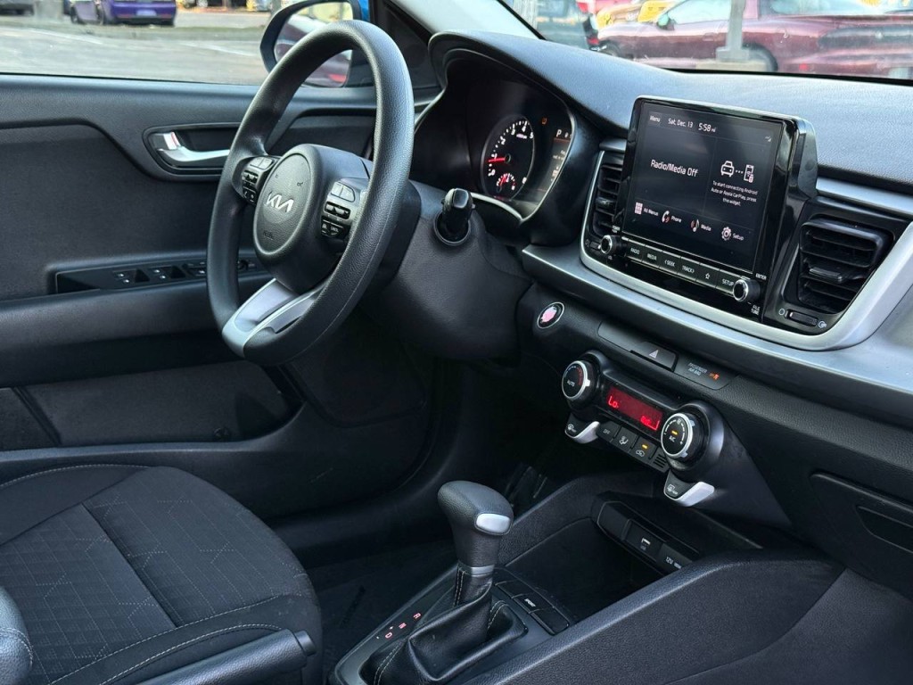 2022 Kia Rio Image 13