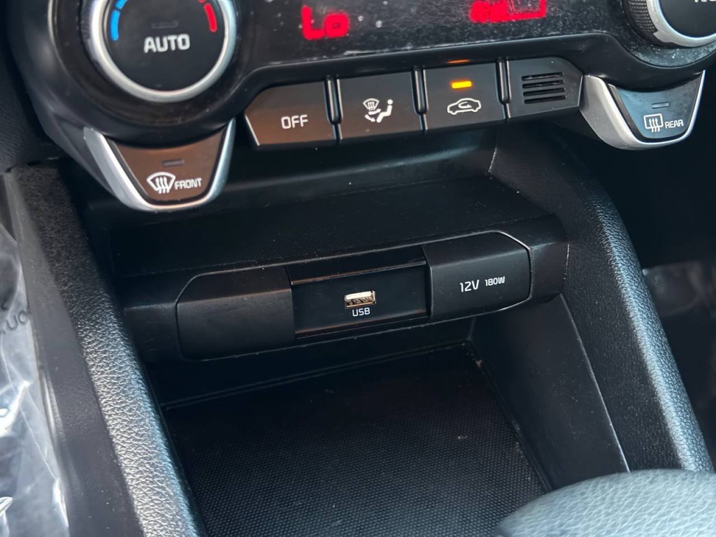 2022 Kia Rio Image 20