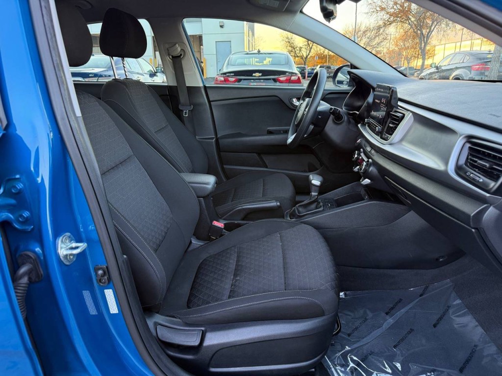 2022 Kia Rio Image 25