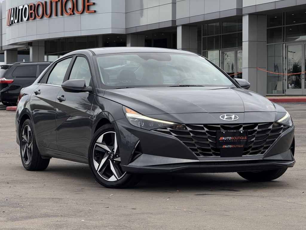 2023 Hyundai Elantra Image 3