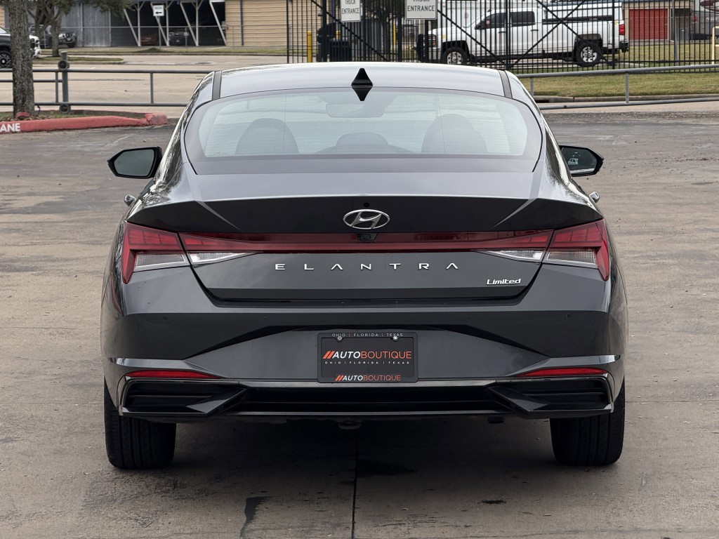 2023 Hyundai Elantra Image 8