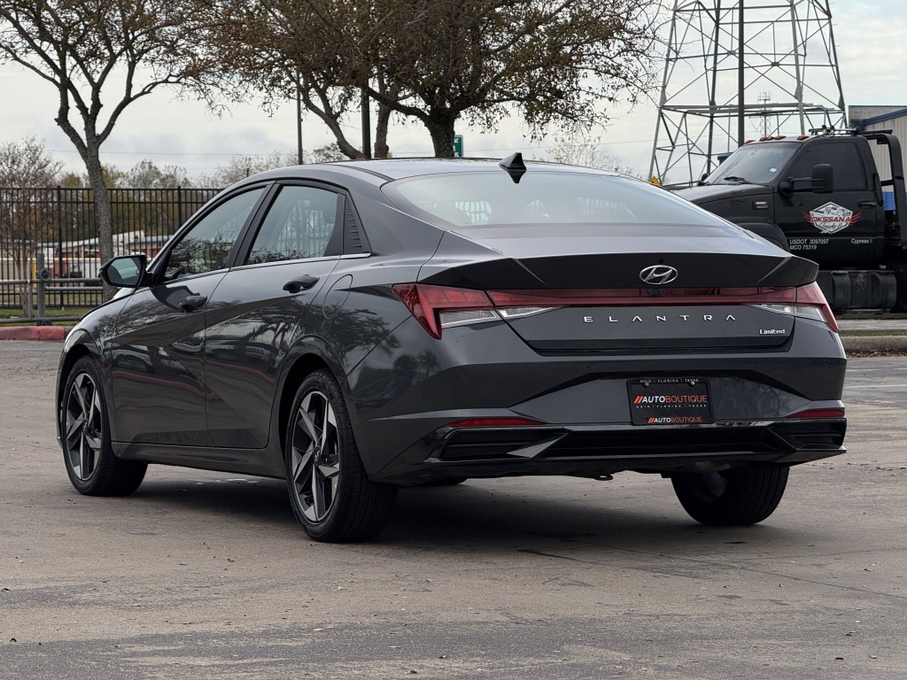 2023 Hyundai Elantra Image 9