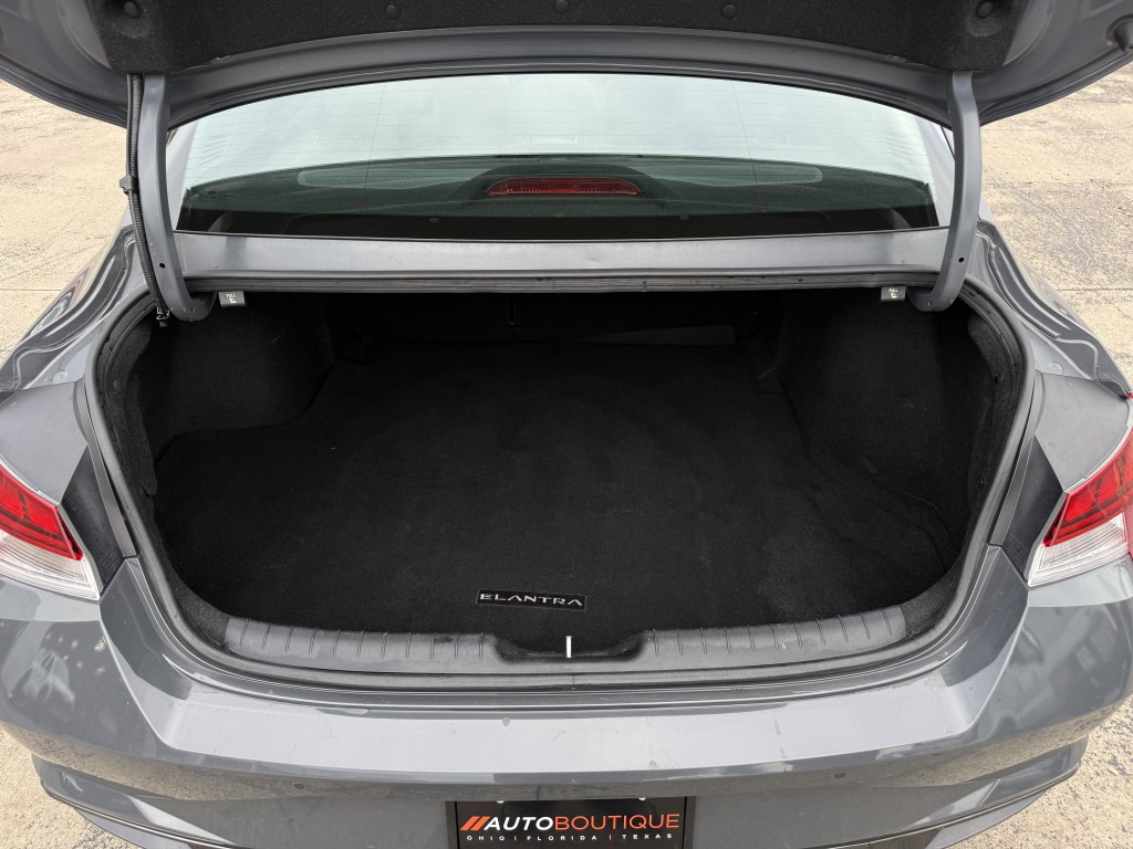 2023 Hyundai Elantra Image 34