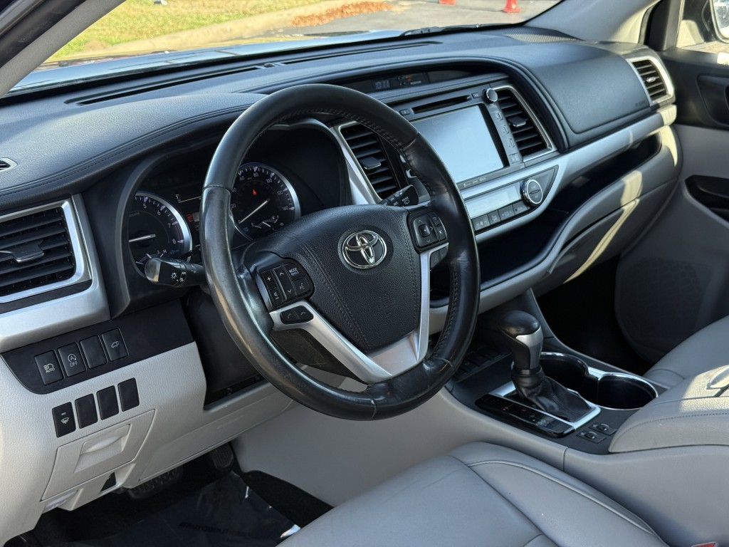 2019 Toyota Highlander Image 13