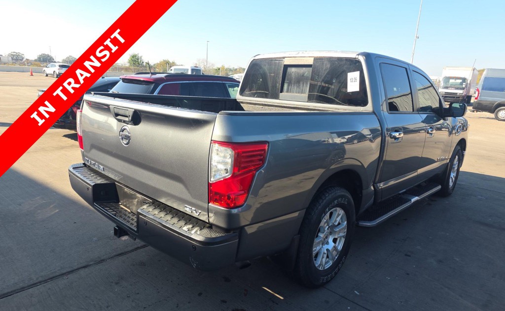 2017 Nissan Titan Image 6