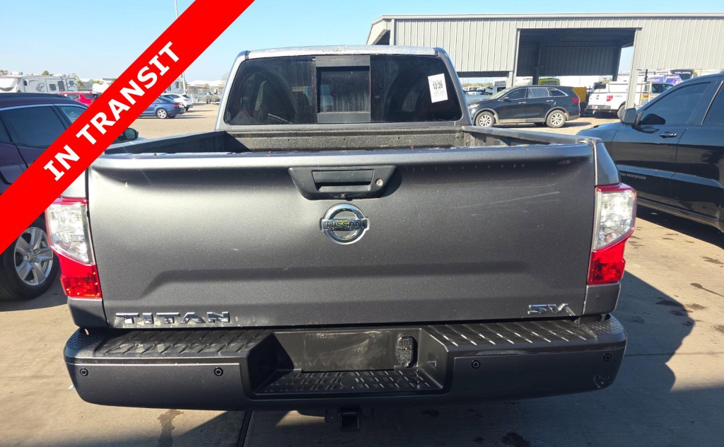 2017 Nissan Titan Image 7