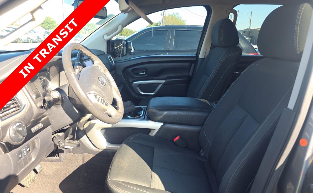 2017 Nissan Titan Image 8