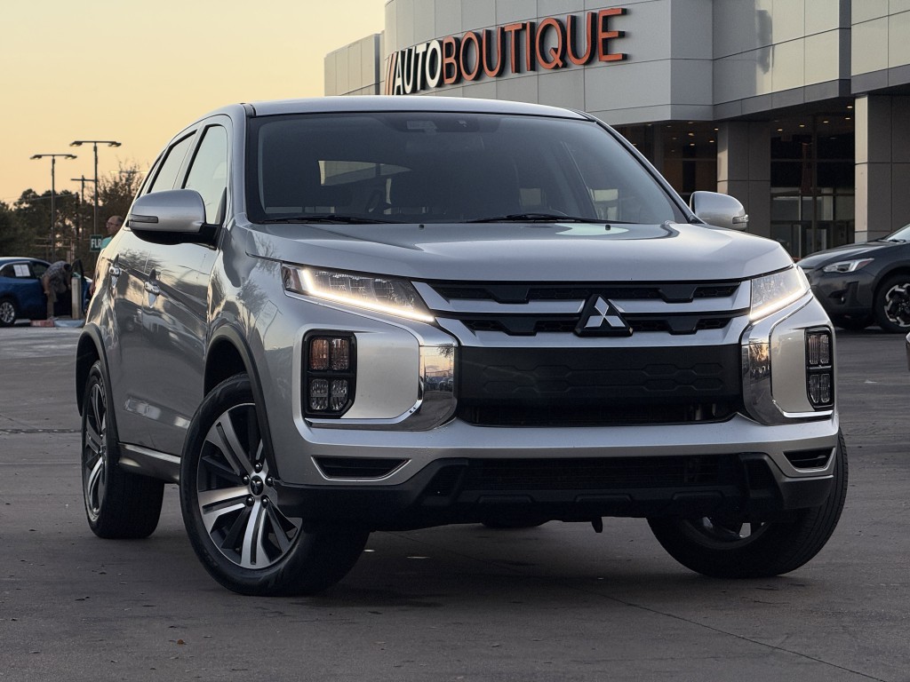 2024 Mitsubishi Outlander Image 3