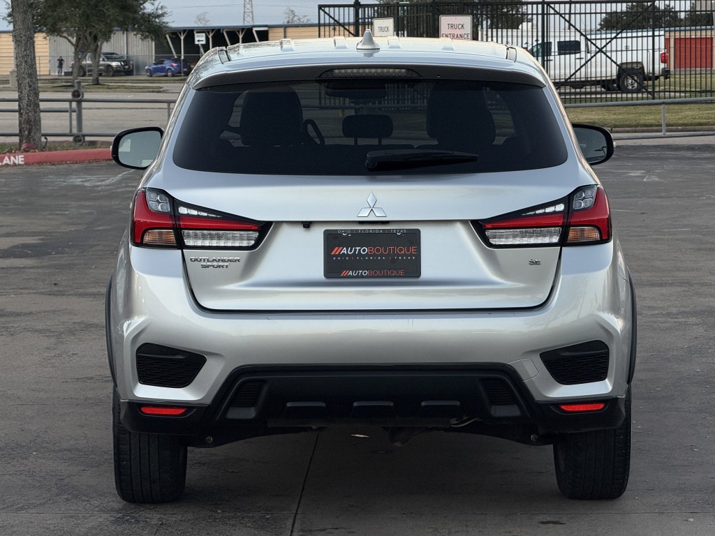 2024 Mitsubishi Outlander Image 8