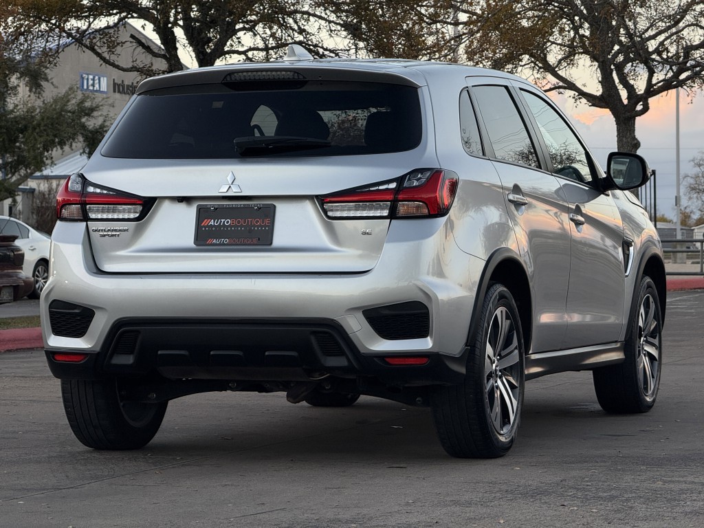 2024 Mitsubishi Outlander Image 9