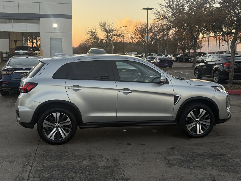 2024 Mitsubishi Outlander Image 11