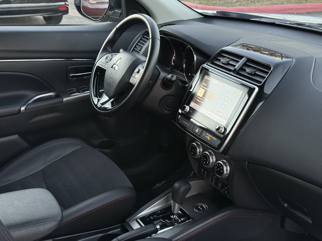 2024 Mitsubishi Outlander Image 15