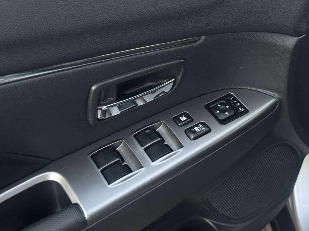 2024 Mitsubishi Outlander Image 25