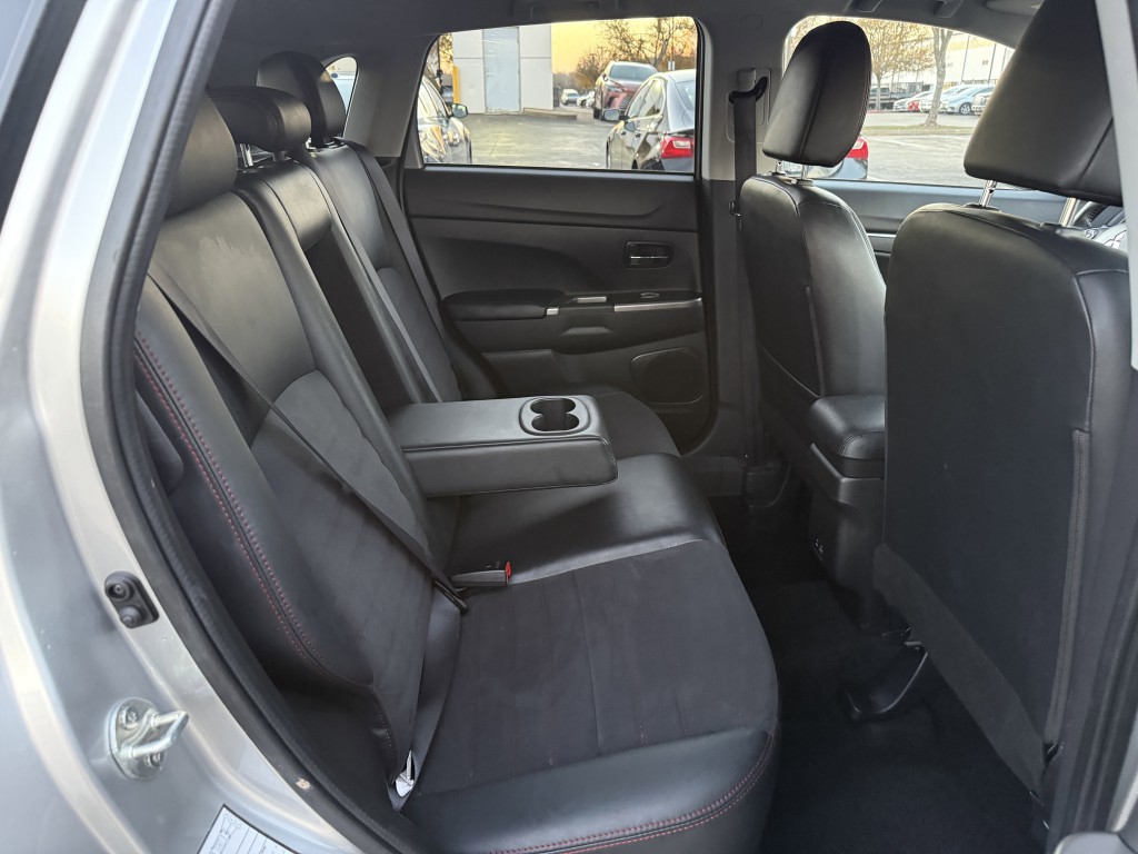 2024 Mitsubishi Outlander Image 30