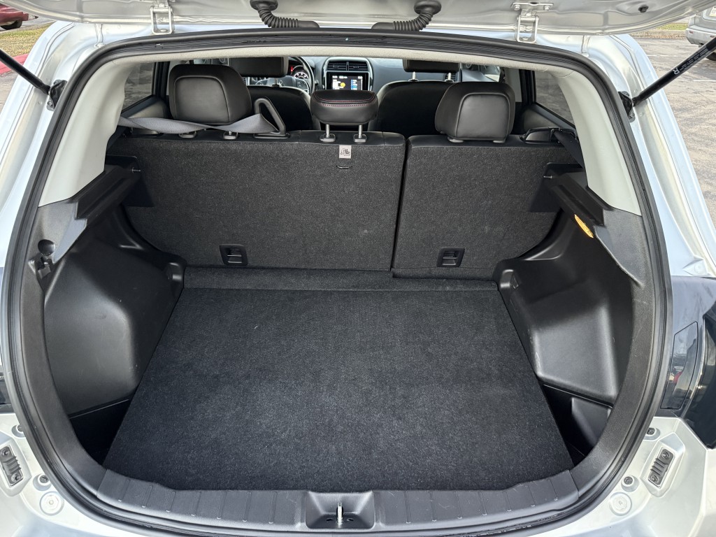 2024 Mitsubishi Outlander Image 32