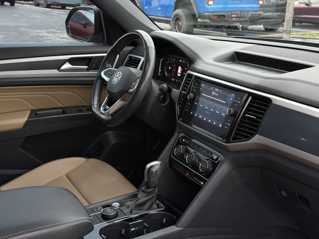 2022 Volkswagen Atlas Cross Sport Image 15