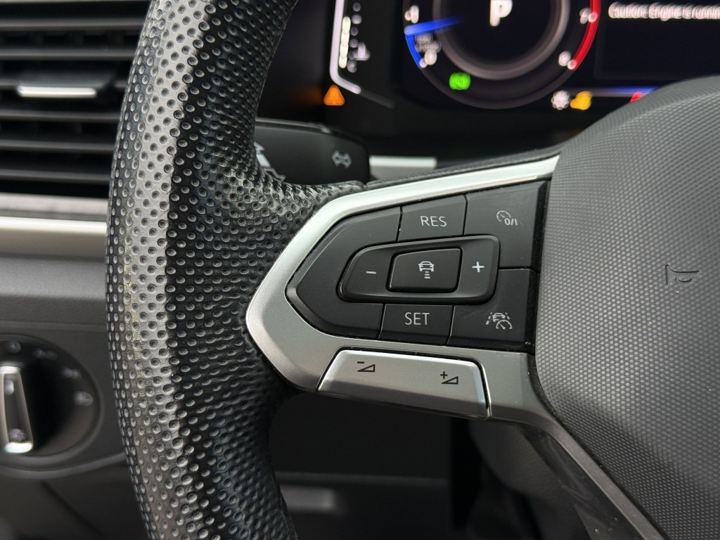 2022 Volkswagen Atlas Cross Sport Image 18