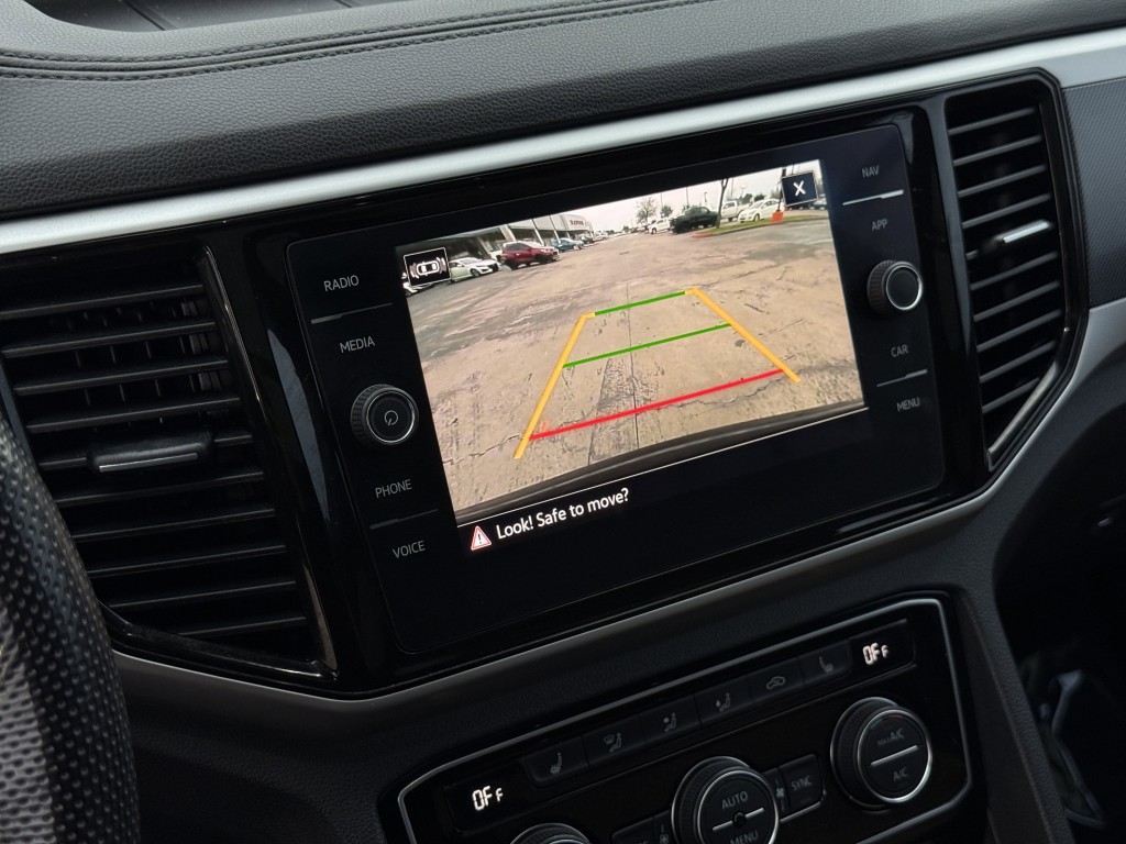 2022 Volkswagen Atlas Cross Sport Image 23