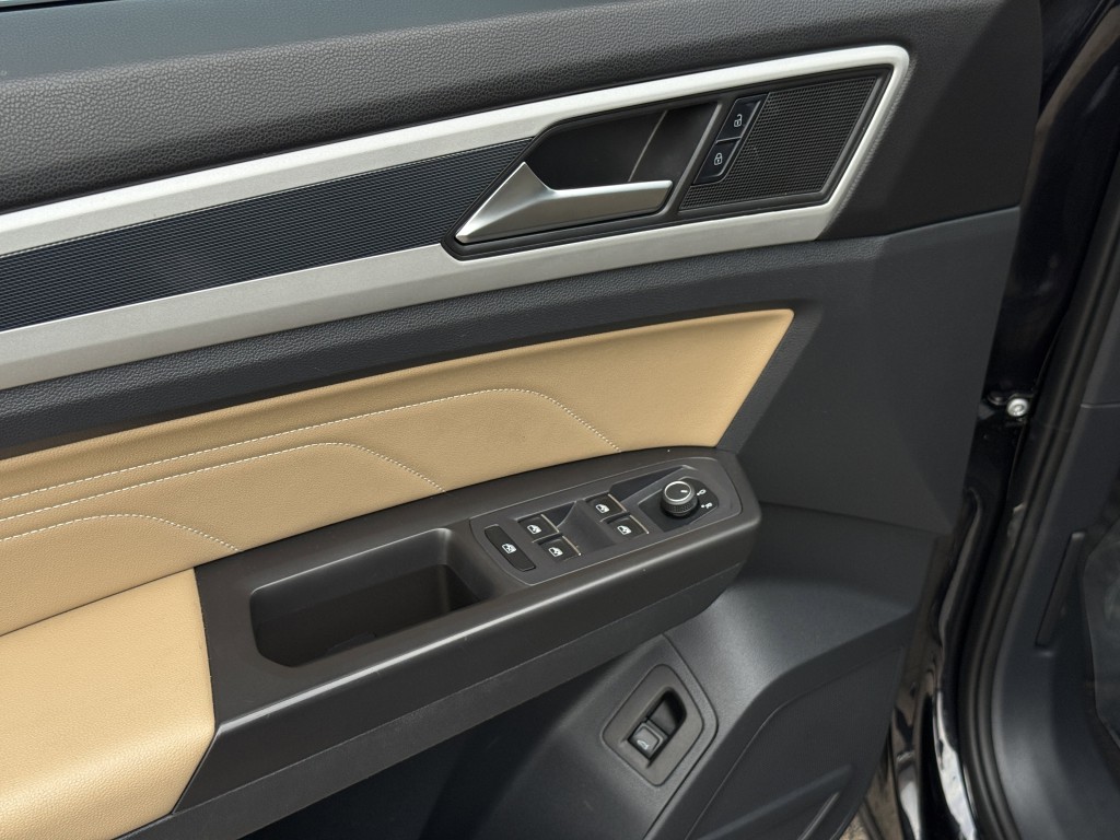 2022 Volkswagen Atlas Cross Sport Image 25