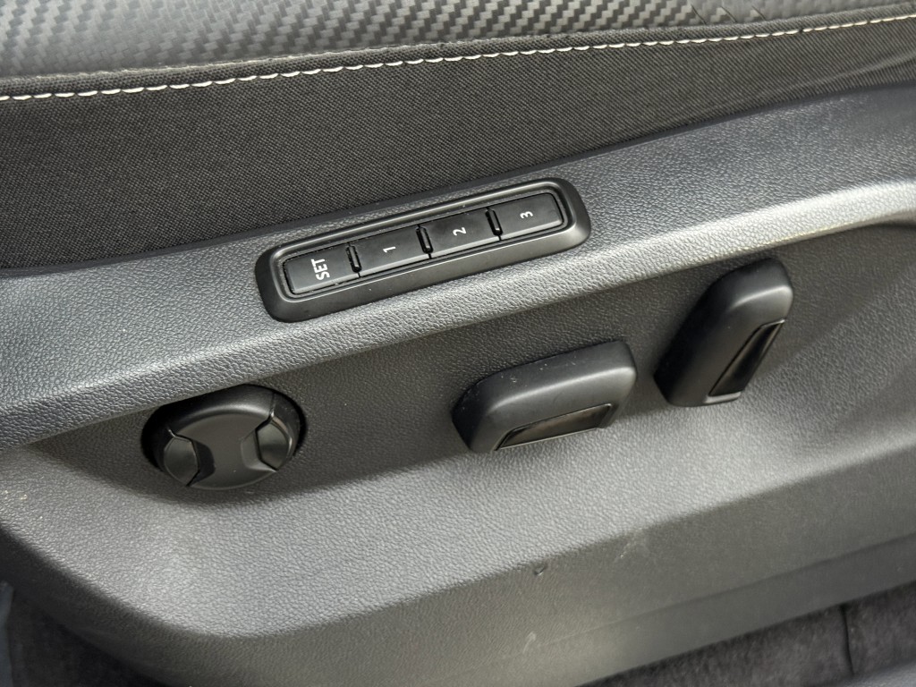 2022 Volkswagen Atlas Cross Sport Image 28