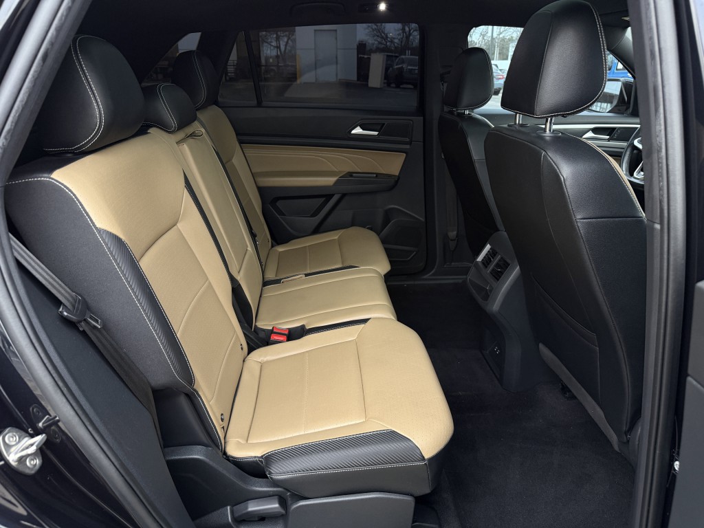 2022 Volkswagen Atlas Cross Sport Image 32