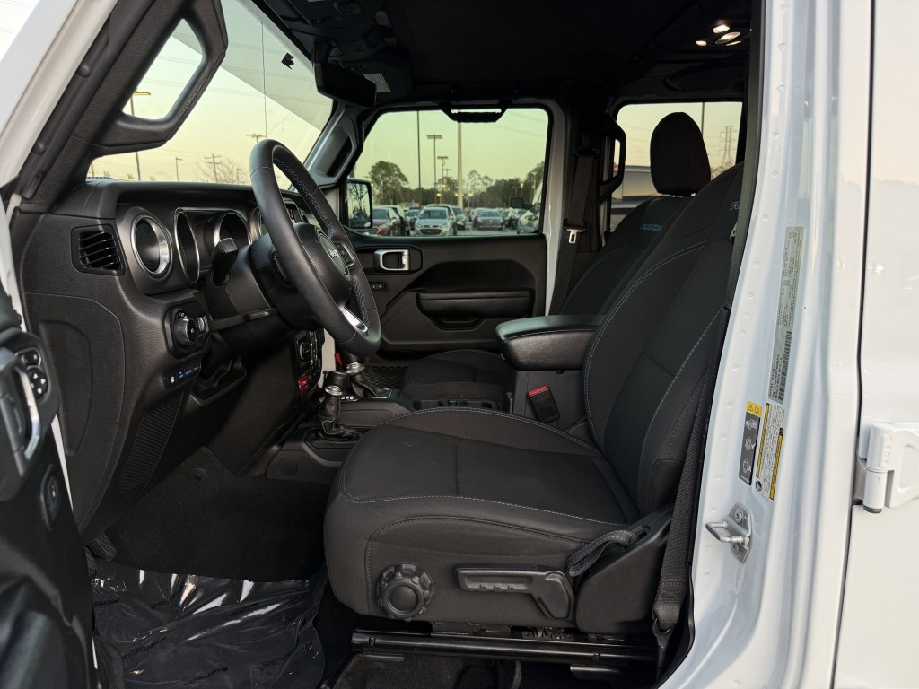 2023 Jeep Wrangler Image 30