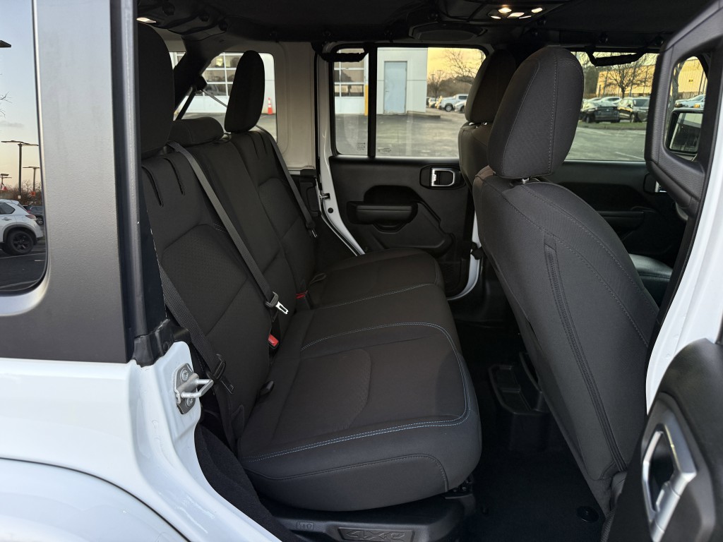 2023 Jeep Wrangler Image 32