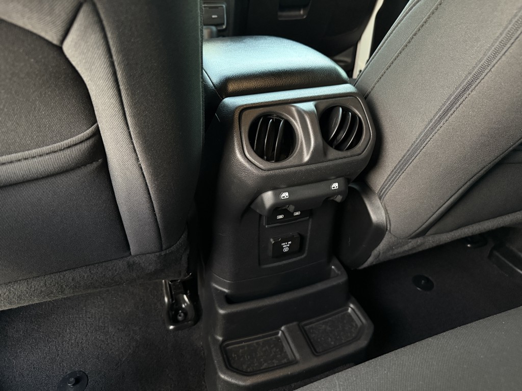 2023 Jeep Wrangler Image 34