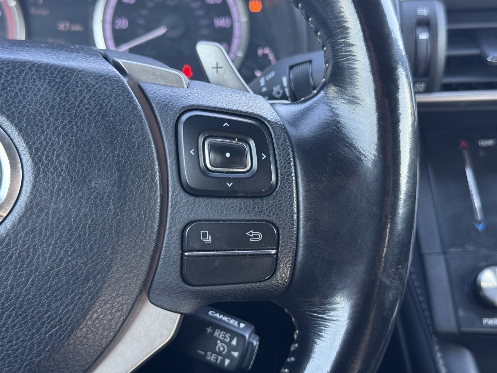 2017 Lexus RC Image 17