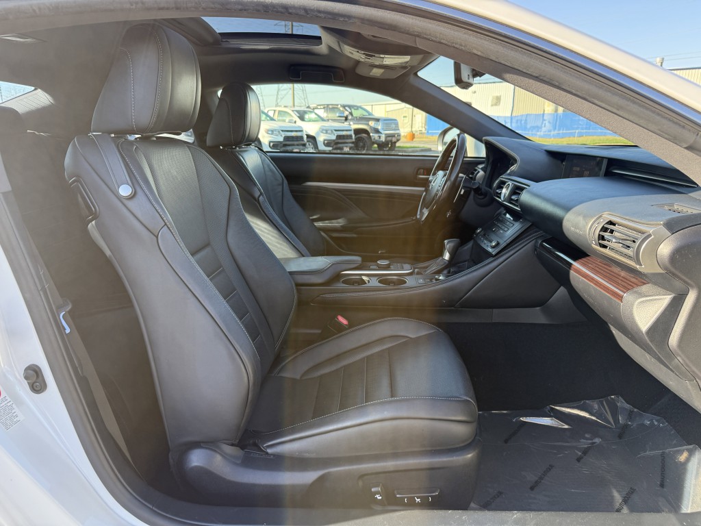 2017 Lexus RC Image 29