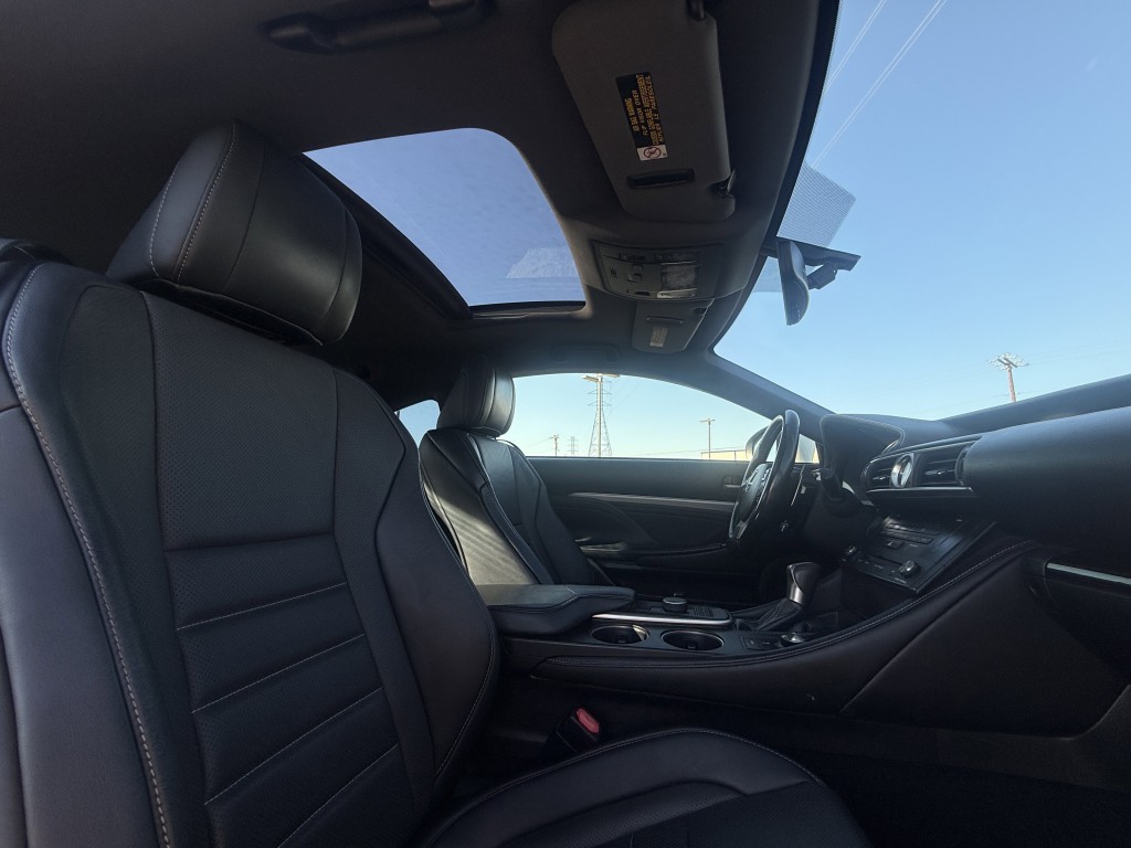 2017 Lexus RC Image 31