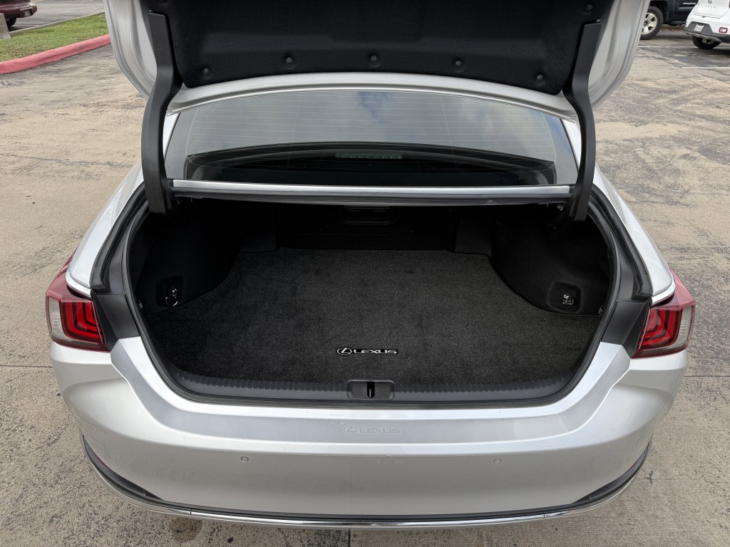 2020 Lexus ES Image 42