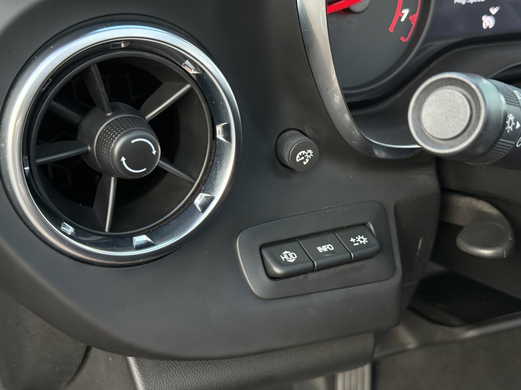 2022 Chevrolet Camaro Image 35