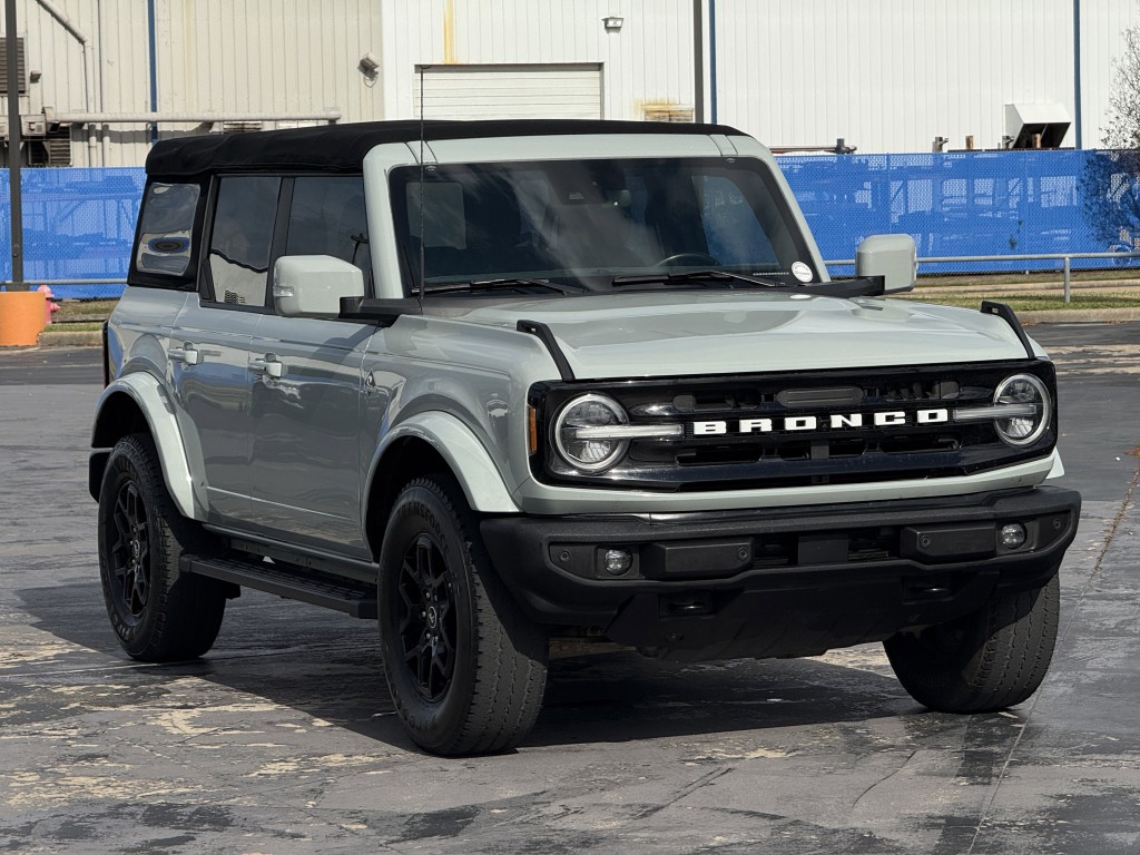 2022 Ford Bronco Image 3