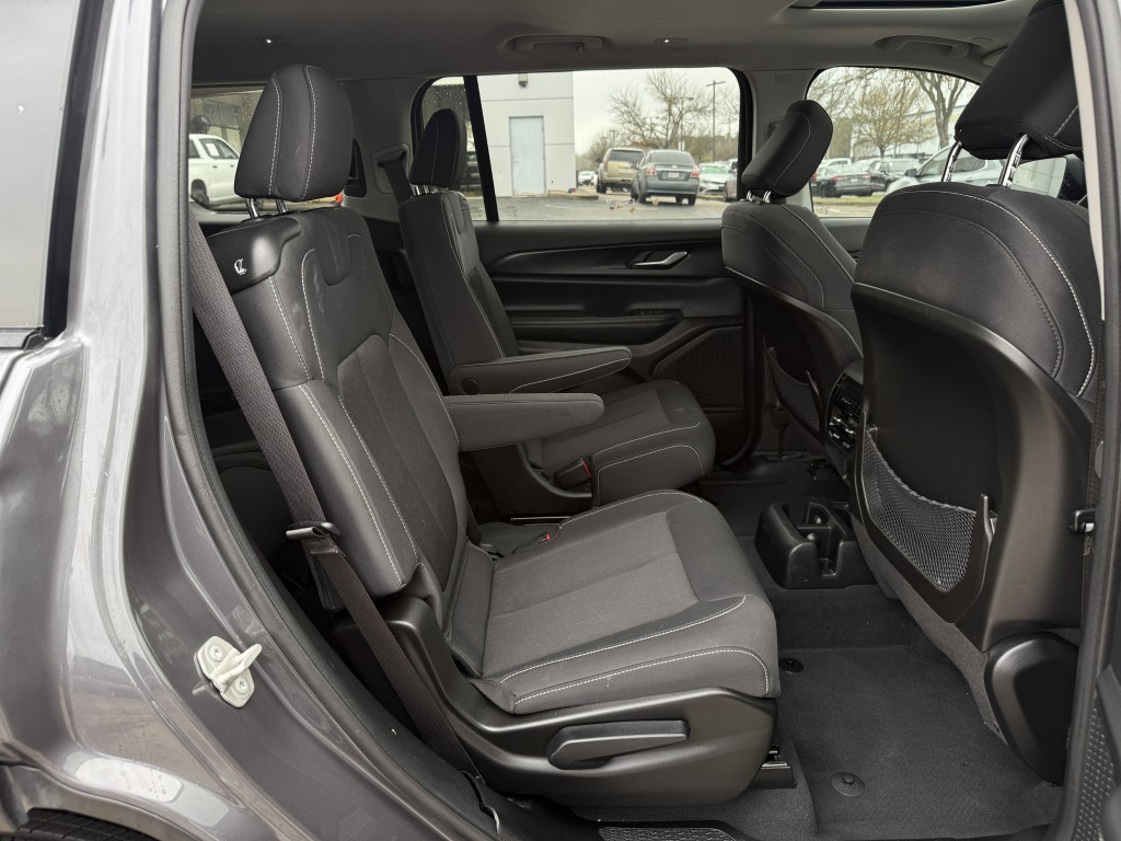 2023 Jeep Grand Cherokee Image 32