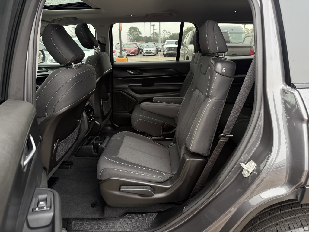 2023 Jeep Grand Cherokee Image 33