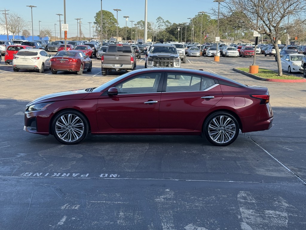 2023 Nissan Altima Image 11