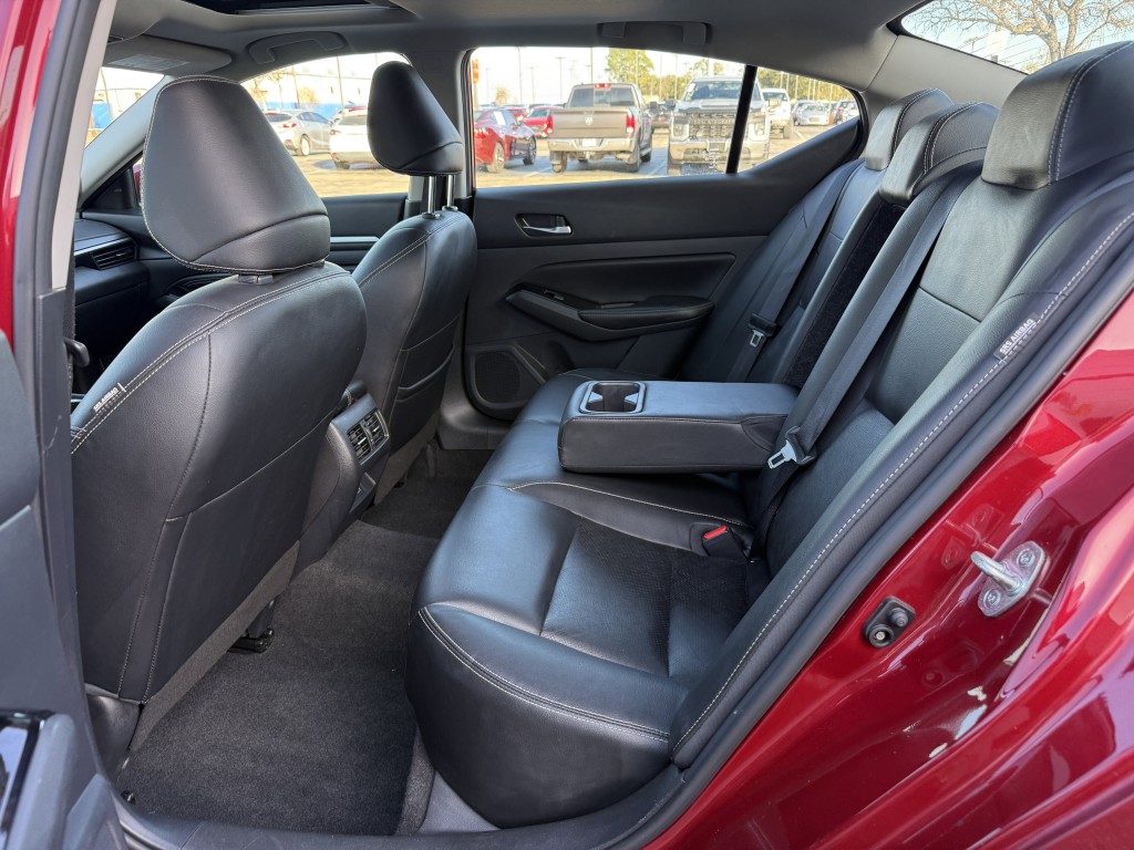 2023 Nissan Altima Image 30