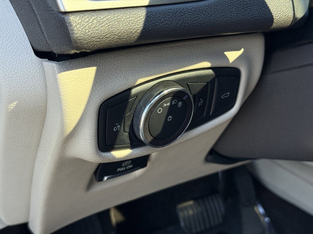 2017 Lincoln MKZ Image 27