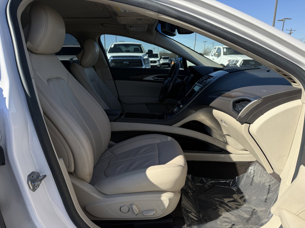2017 Lincoln MKZ Image 30