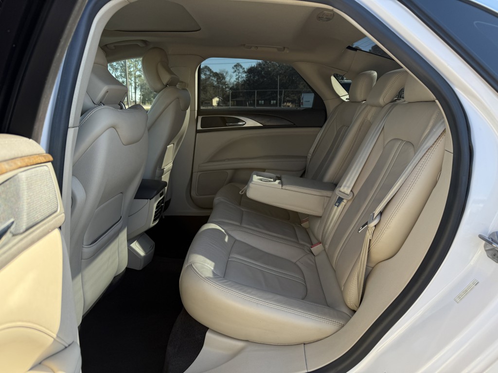 2017 Lincoln MKZ Image 32