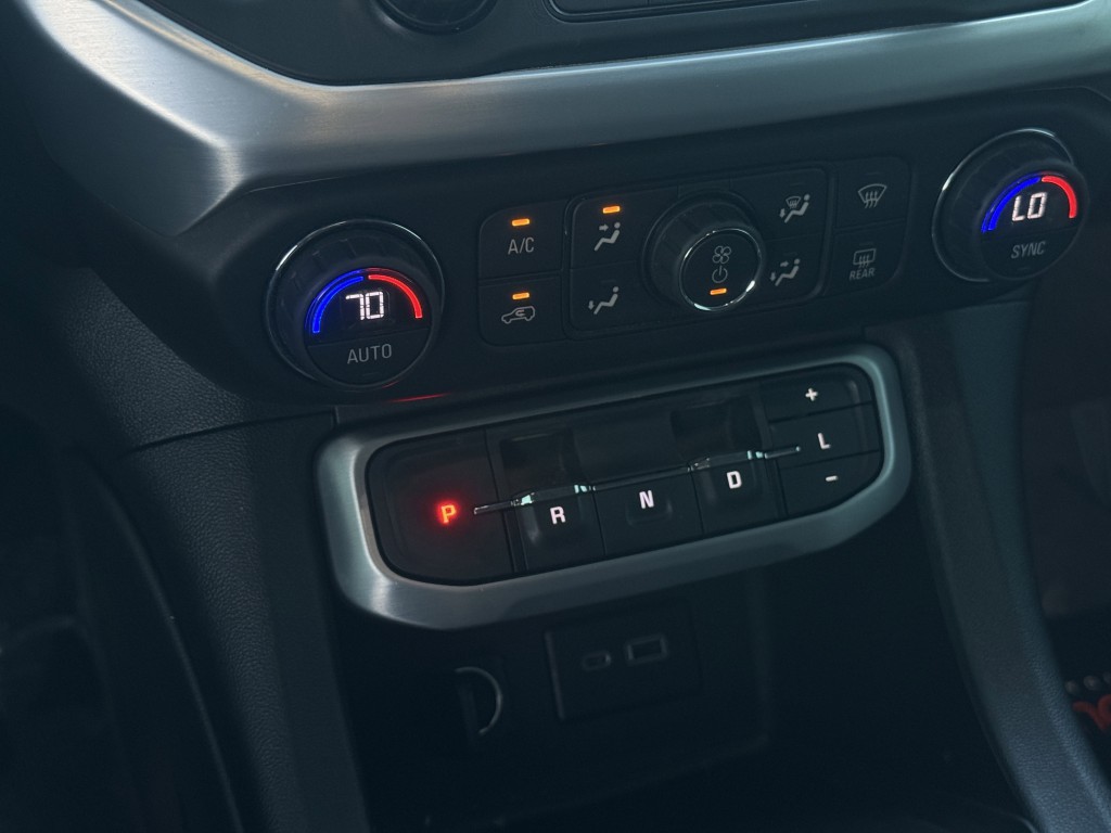 2021 GMC Acadia Image 25