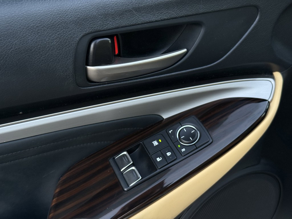 2019 Lexus RC Image 23