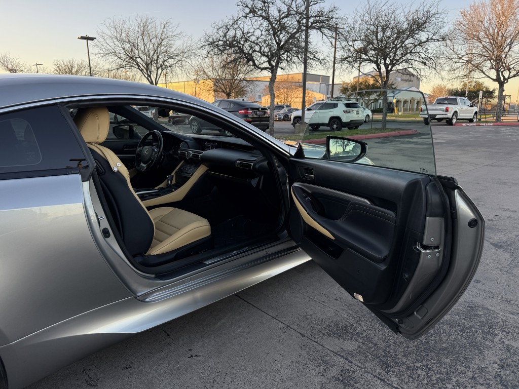 2019 Lexus RC Image 30